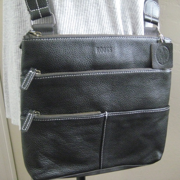 Roots Brown Leather Crossbody Messenger Bag - Picture 2 of 9